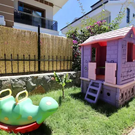 Child Friendly Villa With Pool In City Center فيلة *